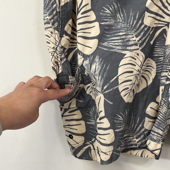 Quiet Storm Men's 8" Inseam Banana Leaf Bathing Suit Size 36 - Picture 4 of 11